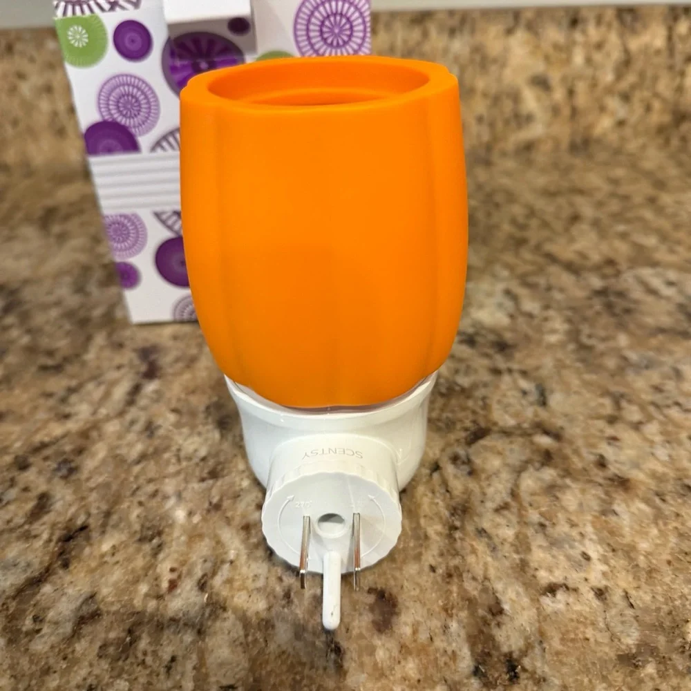 New Scentsy Jack-O-Lantern Wall Fan Diffuser Pod System Night Light Halloween